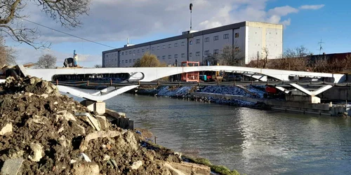 Construcția Pasarelei Gelu din Timișoara FOTO Ștefan Both