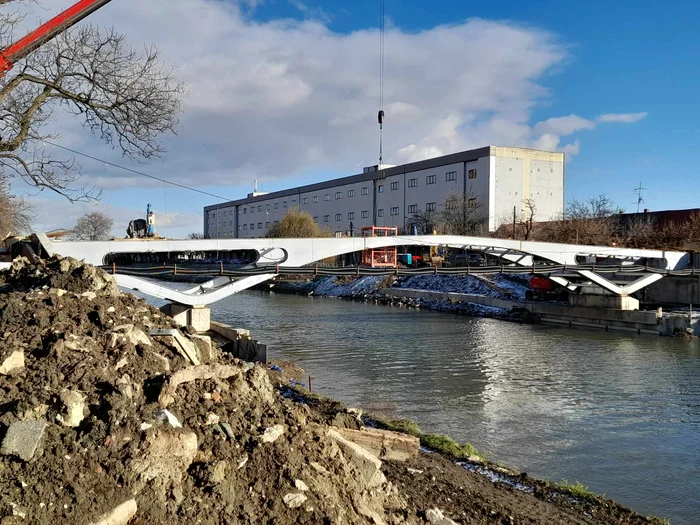 Construcția Pasarelei Gelu din Timișoara FOTO Ștefan Both