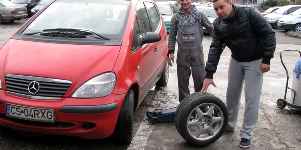 Reşiţenii schimbă cauciucurile pentru sezonul rece