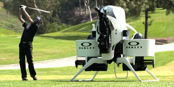 Compania Martin Aircraft împreună cu Bubba Watson dublu câştigător al US Maters a lansat primul cărucior de golf zburător FOTO Hepta / Ferrari Press 