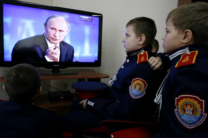 Şi cadeţii de la o şcoală militară din Rostov pe Don l-au ascultat cu interes pe preşedintele Vladimir Putin FOTO Reuters