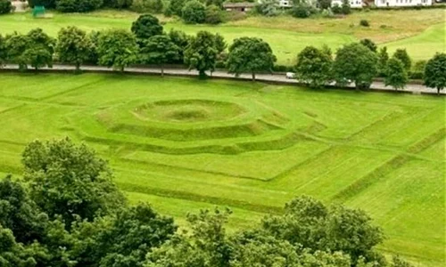 S a găsit celebra Masa Rotundă a regelui Arthur? jpeg