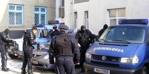 Reşiţa:  A fost prins în timp ce fura un CD player dintr-un autoturism