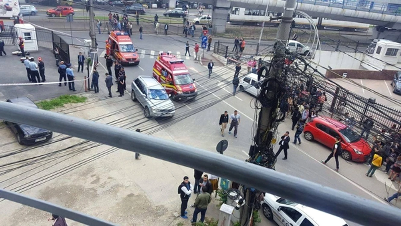 Pompierii ISU București-Ilfov au evacuat toată clădirea de birouri