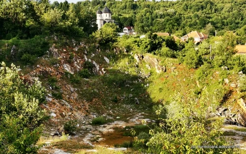 drumul de marmura din satul alun foto daniel guta adevarul