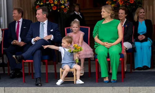 Marele Duce de Luxemburg, cu sotia sa, Stephanie de Luxemburg, si fiul lor, Printul Charles de Luxemburg, la festivitatile Zilei Nationale   Marea Curte Ducala  (7) jpg