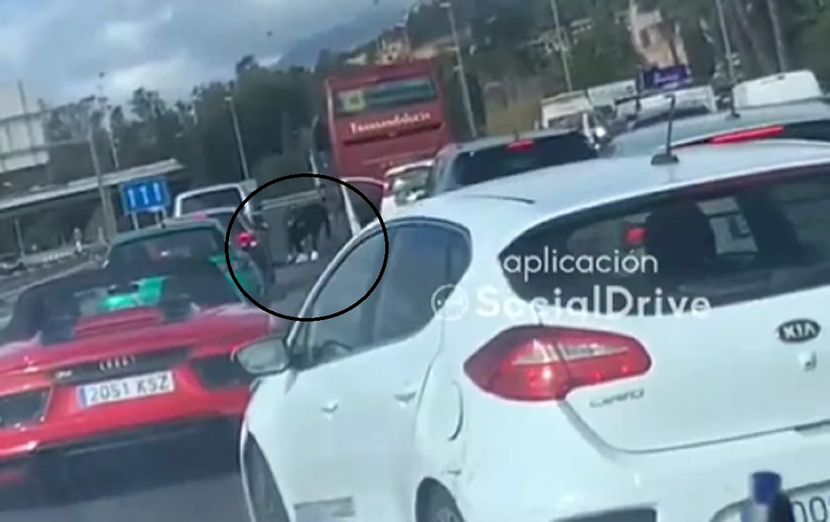 Șoferii au oprit să culeagă bancnote  FOTO captură video