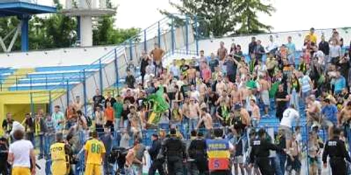 Suporterii vasluieni au vrut să se bucure alături de favoriţi FOTO