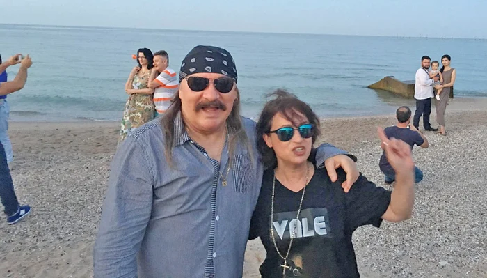 
    Vasile Şeicaru  şi Liliana formează  un cuplu fericit  