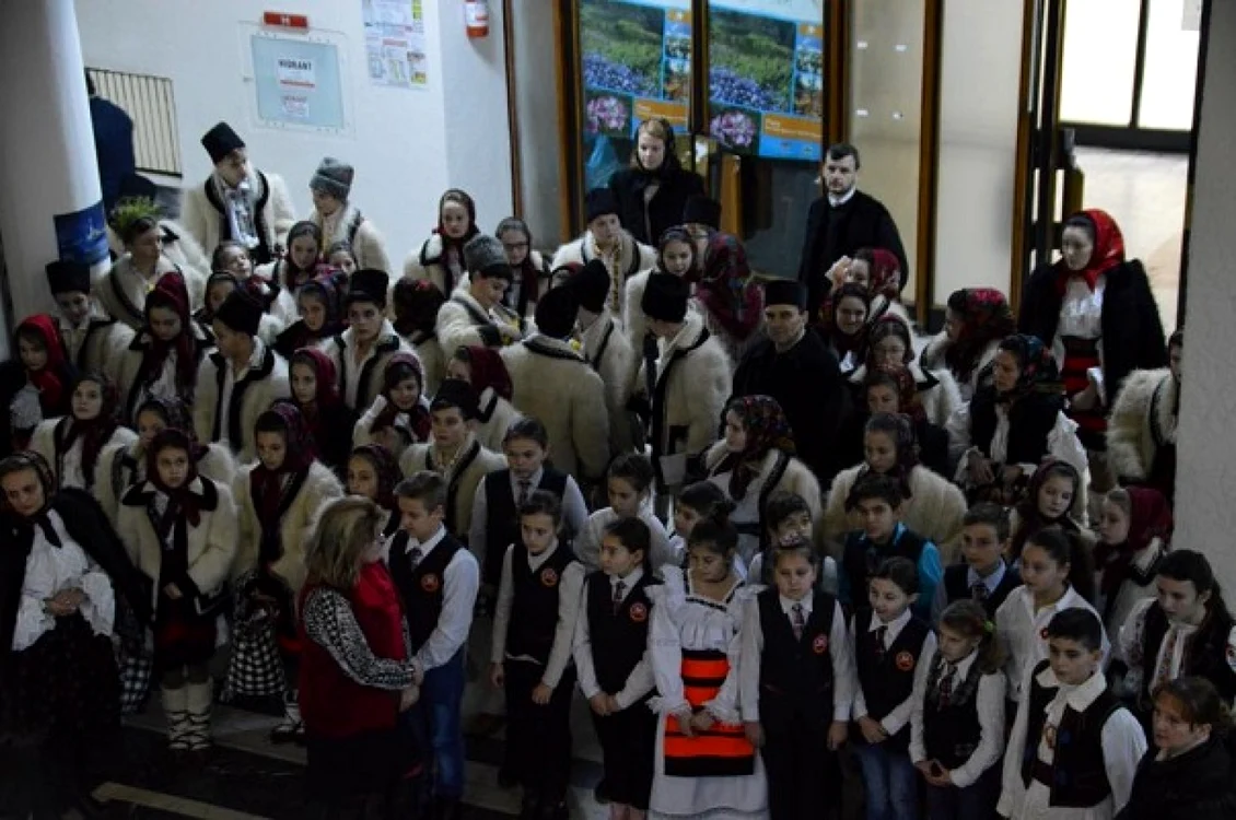 Colindători la Palatul Administrativ