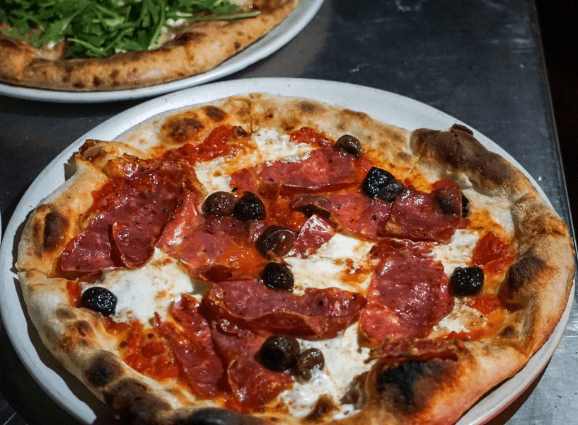 Pizza s-a scumpit cu 15,9% anul trecut în UE. Cât și ce au comandat românii