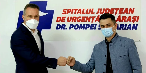 calarasi managerul spitalului din calarasi si reprezentantul fundatiei kinderen in nood FOTO Faceb/B.M.
