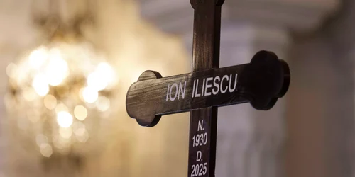 Sicriul cu trupul neînsuflețit al fostului președinte Ion Iliescu a fost depus la Palatul Cotroceni. FOTO Inquam Photos / Octav Ganea