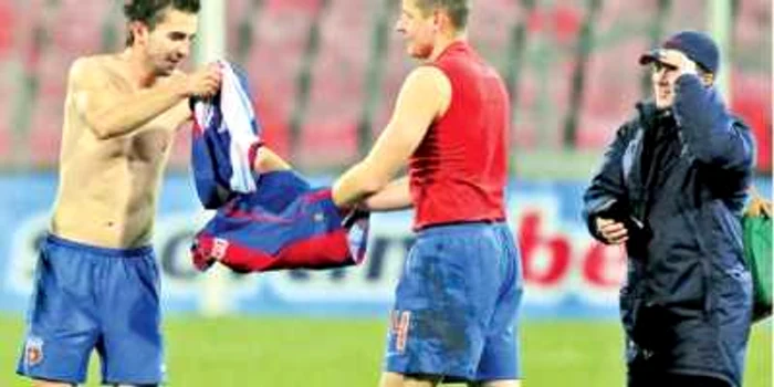 Szekely (stânga) şi Golanski vor fi colegi şi în Polonia   