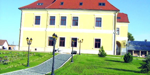 Castelul care a ajuns depozit de cereale
