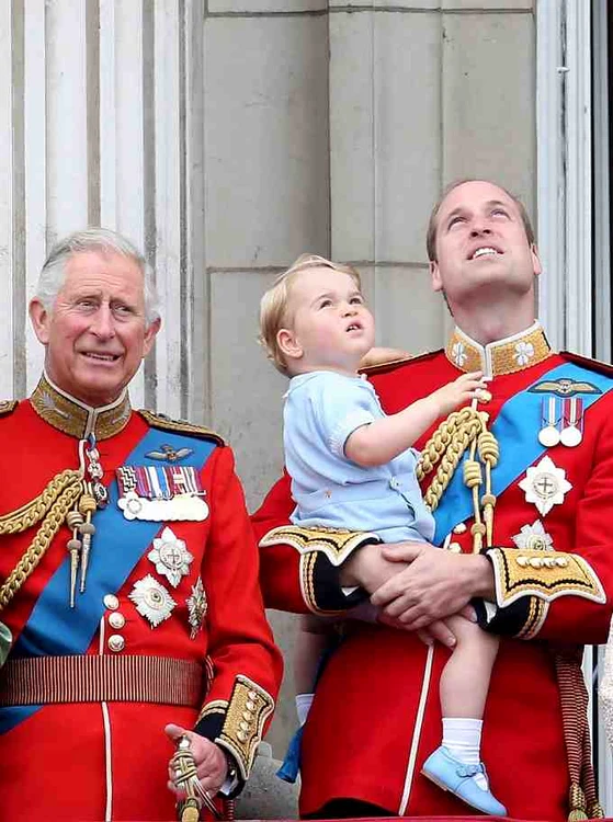 George a fost surprins jucându-se alături de mama sa, Ducesa Kate Middleton, la reședința lui CharlesFoto: Getty