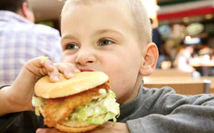 Medicul Mihai Ionescu, specializat în chirurgia obezității, spune că mâncărurile nesănătoase au efecte alarmante asupra copiilor