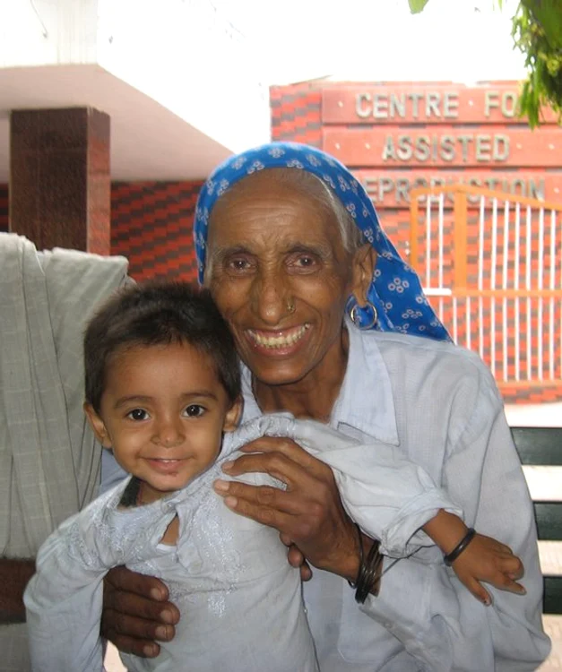 la 70 de ani, femeia a născut băieţi gemeni. Unul dintre copii a murit la vârsta de 4 aniFoto: mom.me