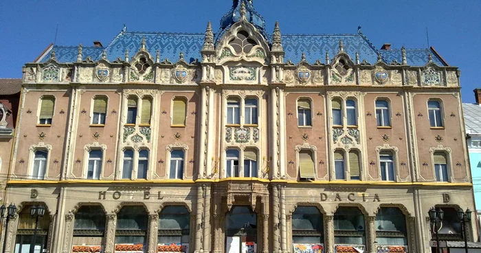 Filarmonica face parte din clădirea Hotelului Dacia FOTO geolocation.ro