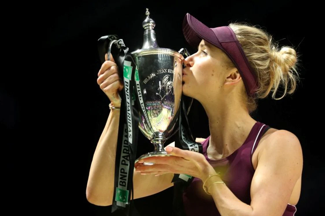 Elina Svitolina, cu trofeul cucerit la Turneul Campioanelor 2018