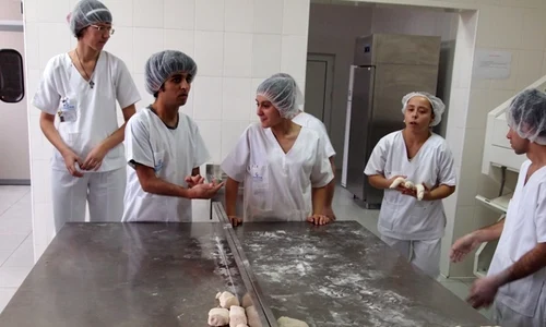 Zilnic ies din fabrică circa 1 000 de pâini jpeg