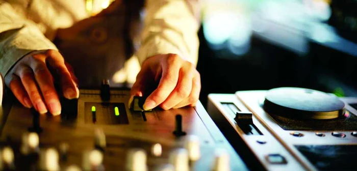 Petrecerile vor fi animate de DJ