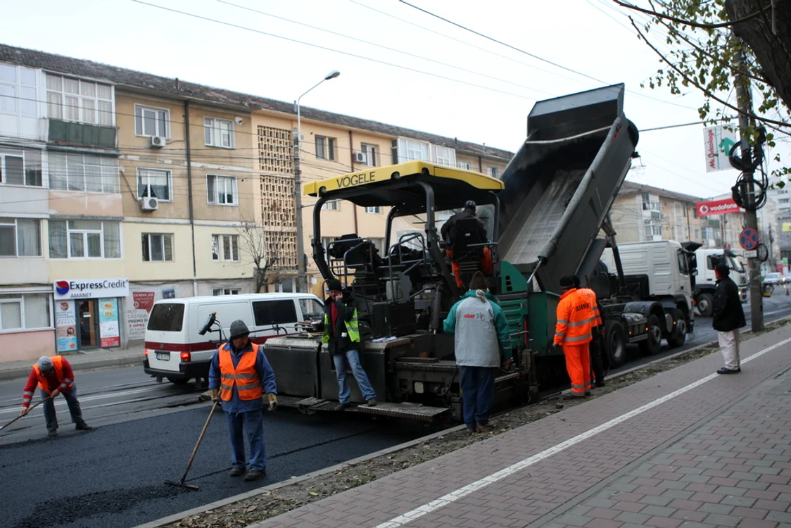 Traficul de pe Tudor Vladimirescu s-a desfăşurat cu dificultate astăzi