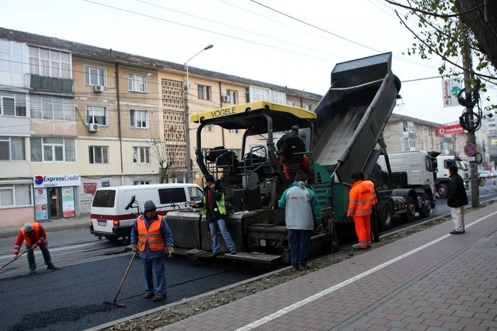 Traficul de pe Tudor Vladimirescu s-a desfăşurat cu dificultate astăzi