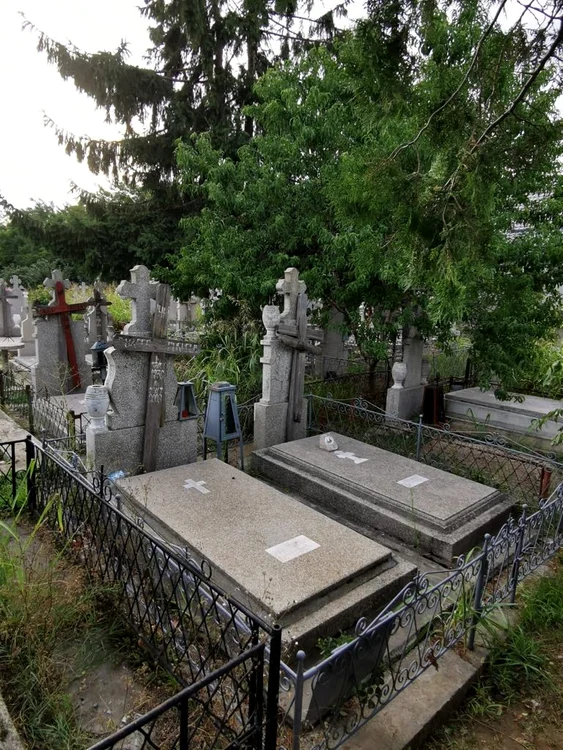 Cimitirul din Cumpăna, județul Constanța, locul în care este îngropat și tatăl lui Marcel, dar și bunica sa