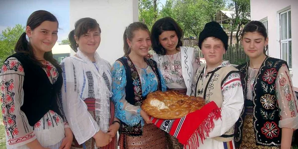 Tradiţia oferirii de pâine şi sare