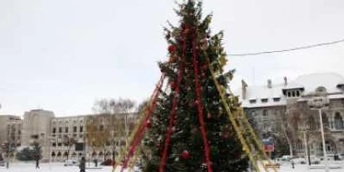 Platoul din faţa Primăriei va fi locul de distracţie al brăilenilor, foto Ciprian Dragomir