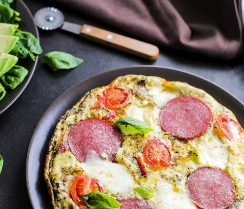 Frittata cu salami si mozzarella, un deliciu! jpeg