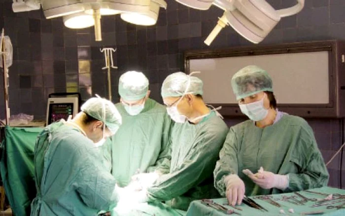 Tânăra de 19 ani a suferit astăzi o intervenţie chirurgicală pe creier FOTO Arhivă