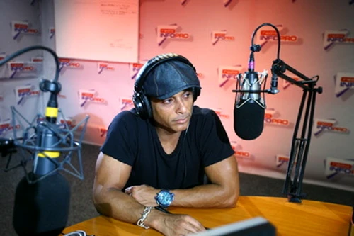 Jon Secada în studioul Radio InfoPro