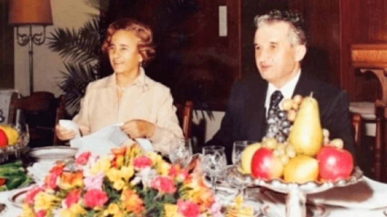 Soții Ceaușescu la masa de Crăciun 