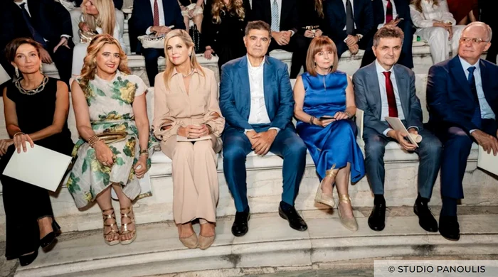 Maxima și Amalia, Atena PNG