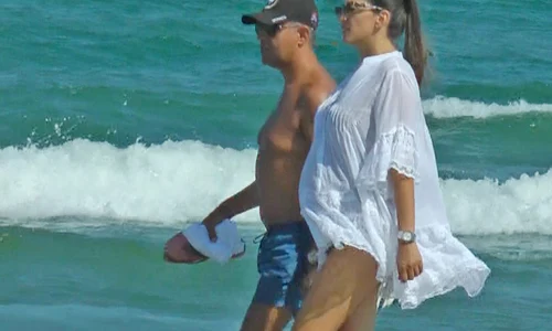 August 2019  Diana Câţu şi a etalat burtica pe  plaja din Mamaia  jpeg