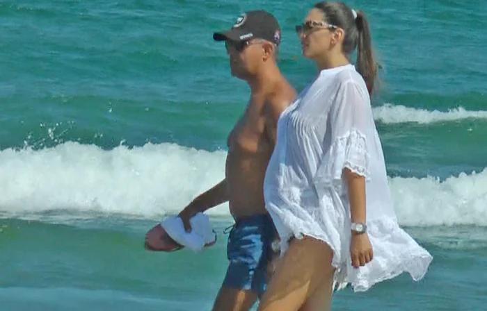 În acest weekend, Diana Câţu şi-a etalat burtica pe plaja din Mamaia