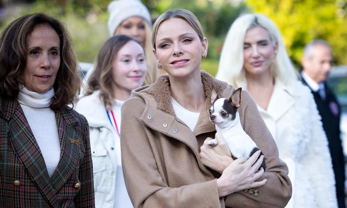 Prințesa Charlene de Monaco la Roketon, marșul împotriva abandonului animalelor   FOTO Frédéric Nebinger  Palatul Princiar (10) jpg