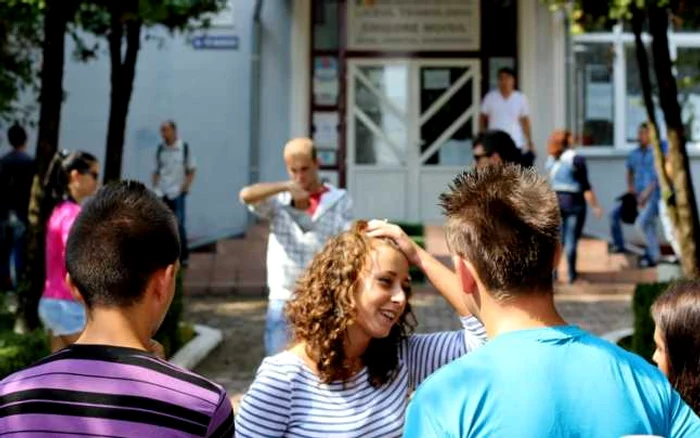 Proba scrisă de limba română a fost un test dificile pentru mulţi dintre absolvenţi. FOTO: Daniel Guţă ADEVĂRUL.