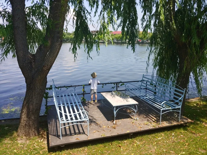 
    O terasă din apropierea Capitalei, care are vedere la lacul Mogoșoaia, a inaugurant un concept inovativ intitulat „Vacanța culinară”foto: arhiva personală  