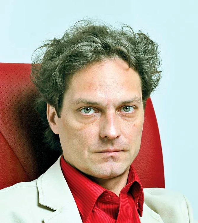 
    Uşa clasei a VIII-a,  aproape distrusă  