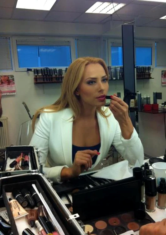iulia vantur cabina machiaj
