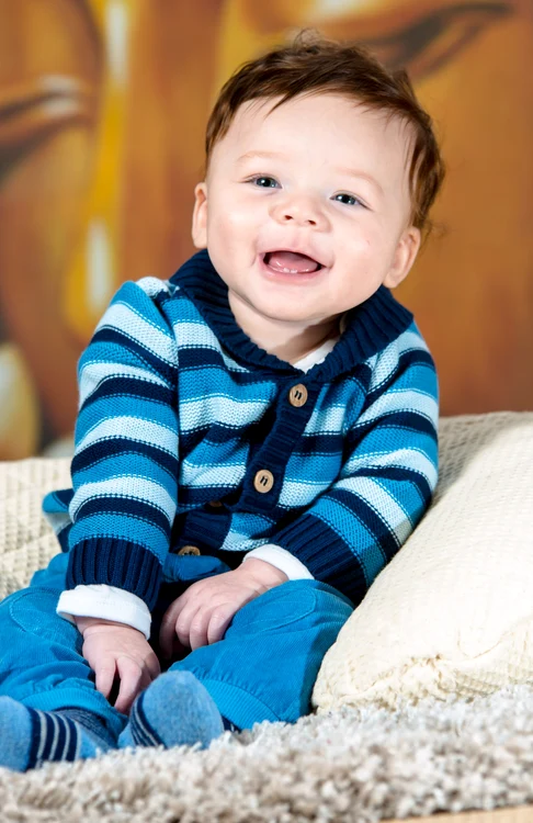 
    Medicii au confirmat că Jonah nu este albinos, explicând că cel mai probabil acesta a moştenit o genă recesivă purtată de mamă.Foto Hepta  