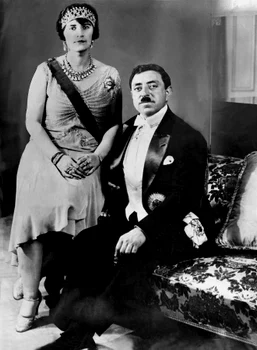 Regele Amanullah Khan al Afganistanului și Regina Soraya Tarzi. FOTO: Profimedia