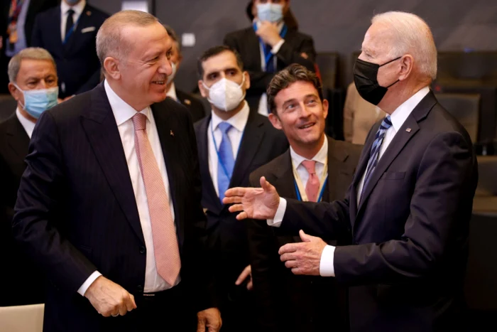 „După
decizia SUA de a se retrage din Afganistan, Turcia îşi poate asuma mai multe
responsabilităţi în această ţară”, a spus Erdogan.