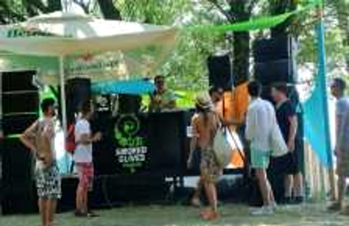 Festivalul are loc pe o insulă de la Dunăre Foto: Facebook