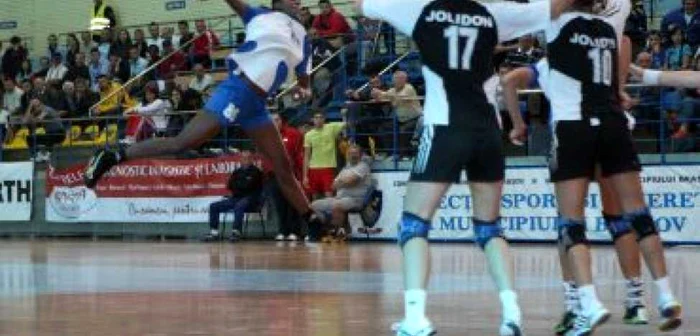 Handbal: Alte patru sportive, pe punctul de a pleca de la Rulmentul Braşov