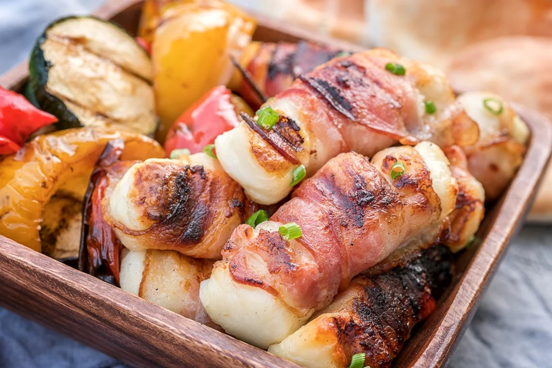 Rulouri de halloumi şi bacon jpeg
