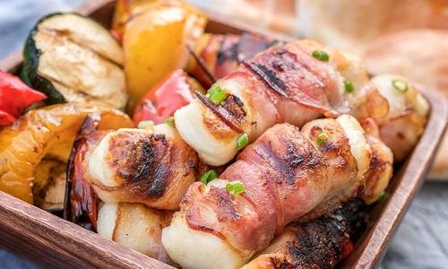 Rulouri de halloumi şi bacon jpeg